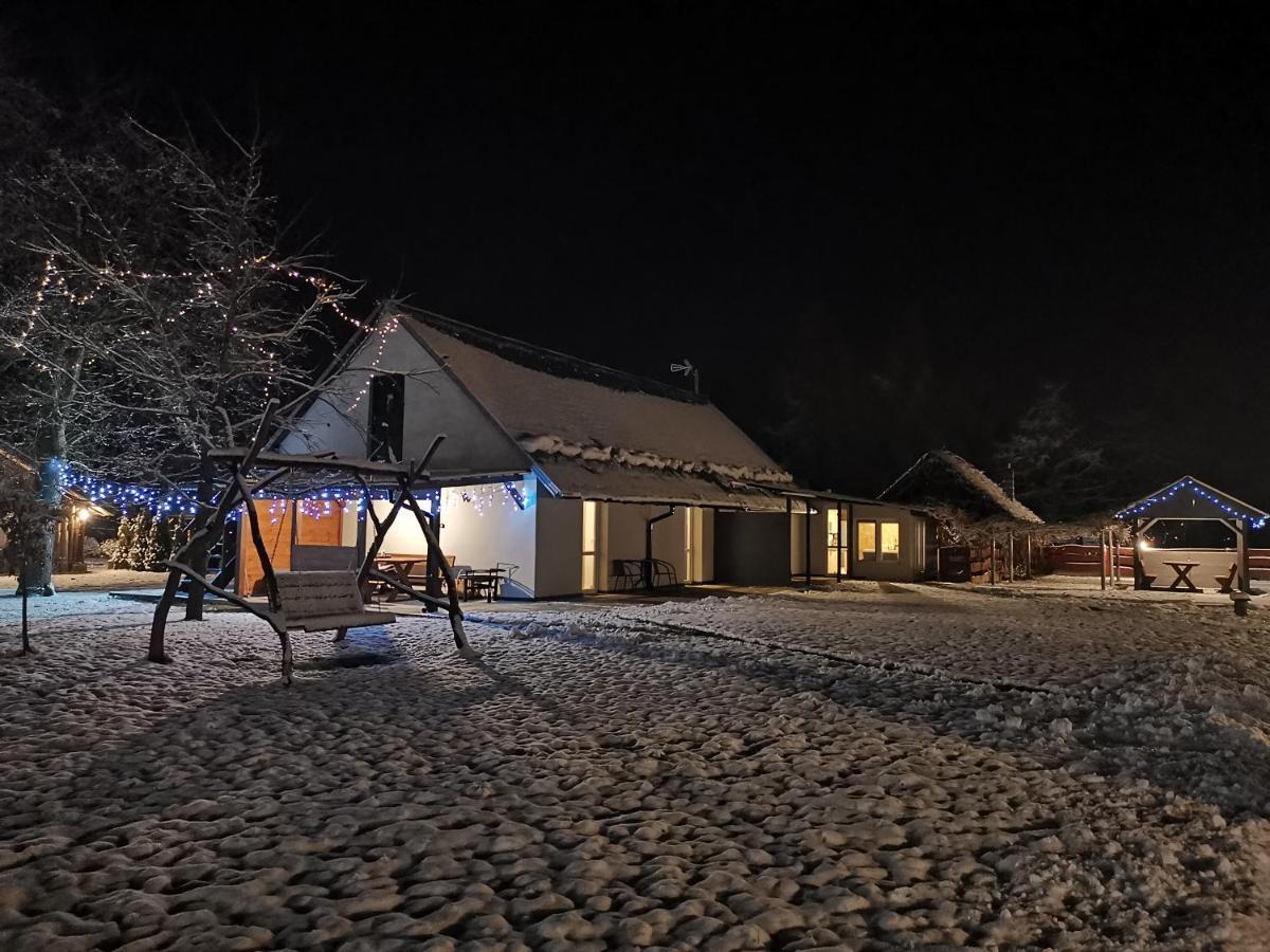 Agrochalupki Apartment Korczowa Екстериор снимка