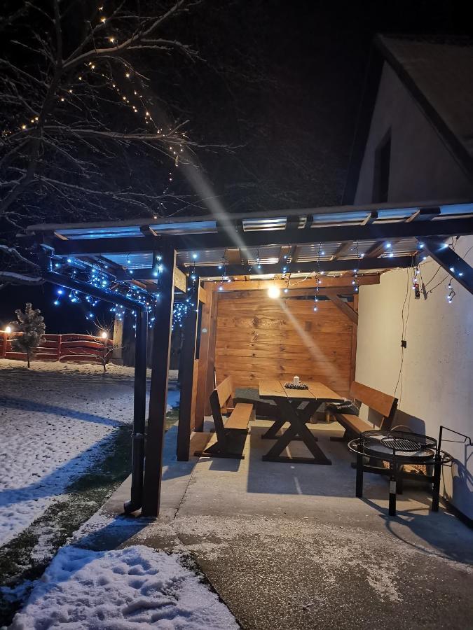 Agrochalupki Apartment Korczowa Екстериор снимка
