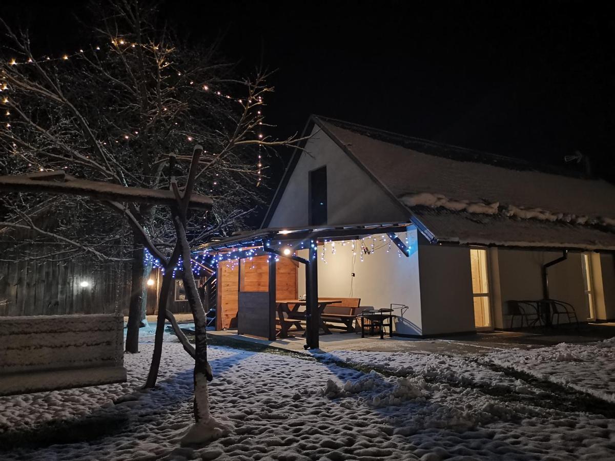 Agrochalupki Apartment Korczowa Екстериор снимка